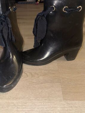 kate spade Black Glossy Mid-Heel Lace-Tie Rain Booties Size (8 in Women’s)